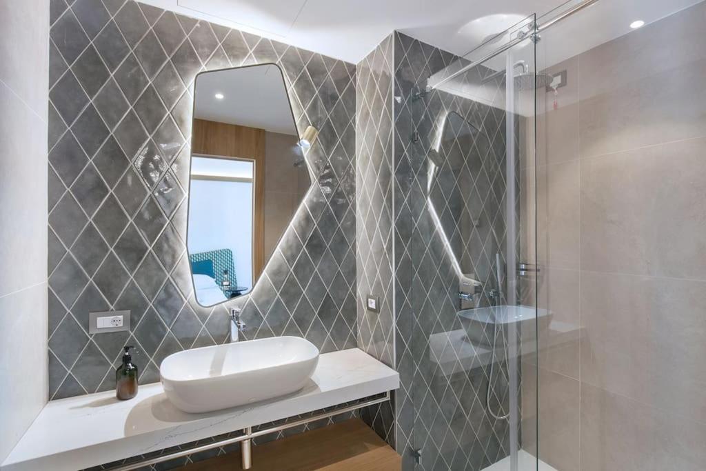 Villa Divina-Apt Armonia-Con Piscina E Vista Lago Кастеллетто-ди-Бренцоне Экстерьер фото