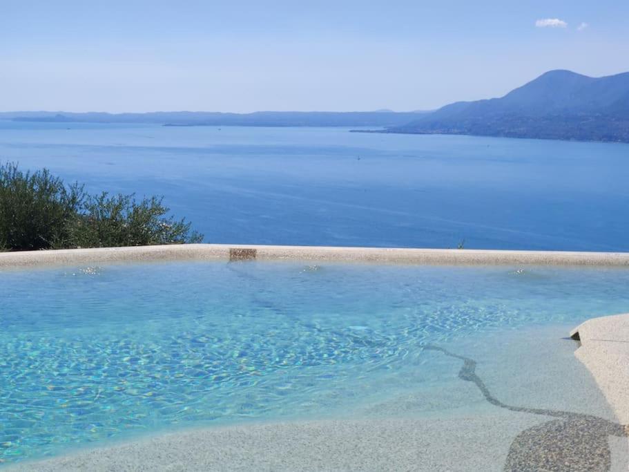 Villa Divina-Apt Armonia-Con Piscina E Vista Lago Кастеллетто-ди-Бренцоне Экстерьер фото