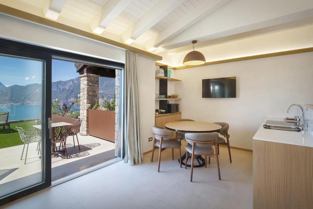 Villa Divina-Apt Armonia-Con Piscina E Vista Lago Кастеллетто-ди-Бренцоне Экстерьер фото