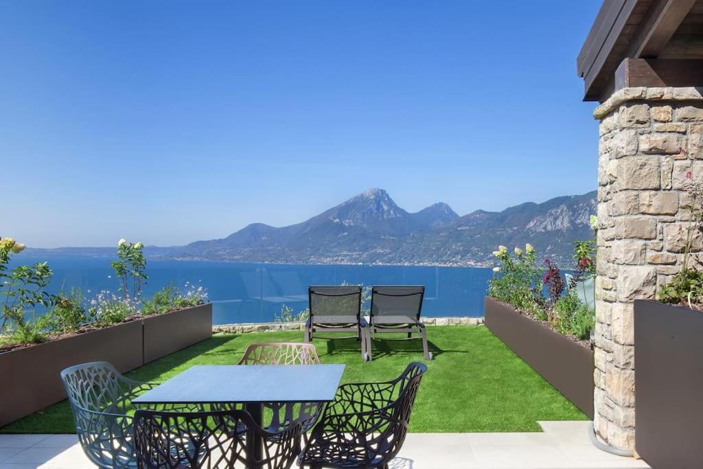 Villa Divina-Apt Armonia-Con Piscina E Vista Lago Кастеллетто-ди-Бренцоне Экстерьер фото